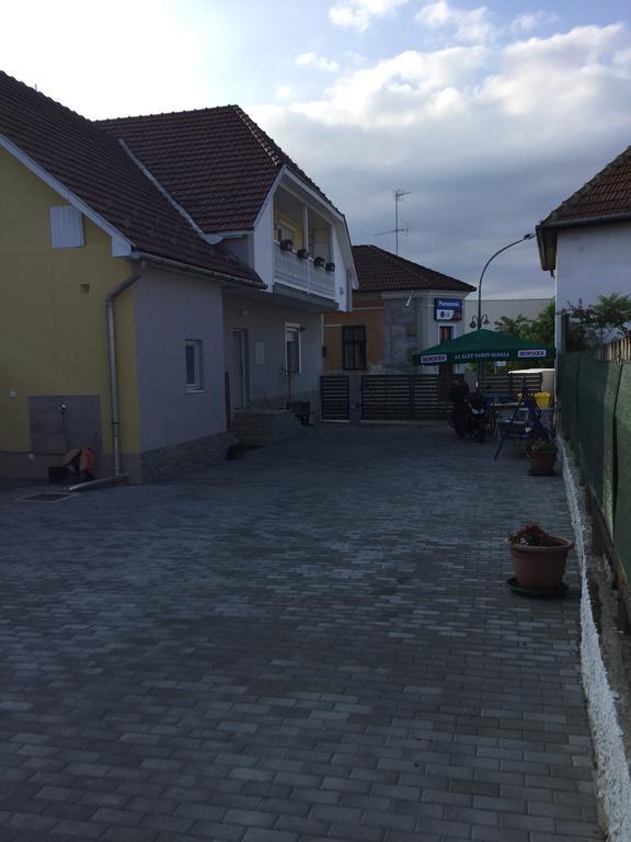 Avas Apartman Мішкольц Екстер'єр фото